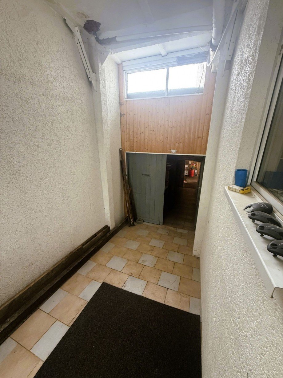Langer Flur mit T�ren Reihenmittelhaus Ilmenau