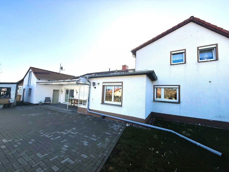 Hausansicht Arnstadt Doppelhaush�lfte Wohnen auf einer Ebene in beliebter Wohnlage von Arnstadt- Sonnengrundst�ck inklusive!