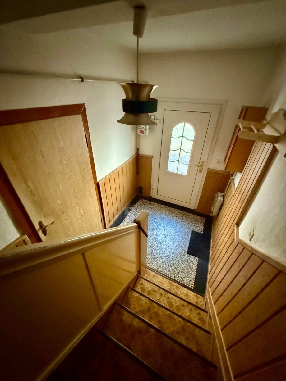 Eingangsbereich mit Treppe Einfamilienhaus Geratal