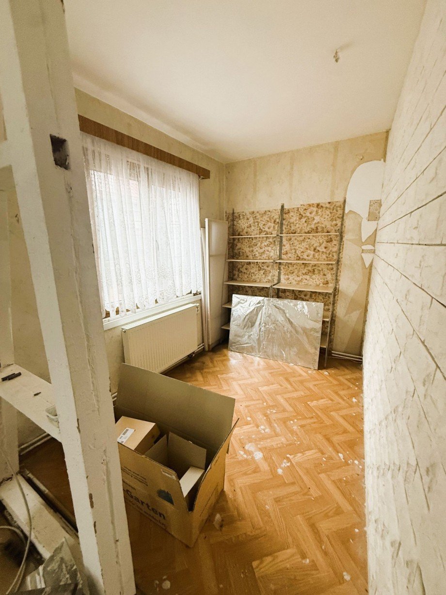 Zimmer mit Renovierungsmaterial Einfamilienhaus Gro�breitenbach
