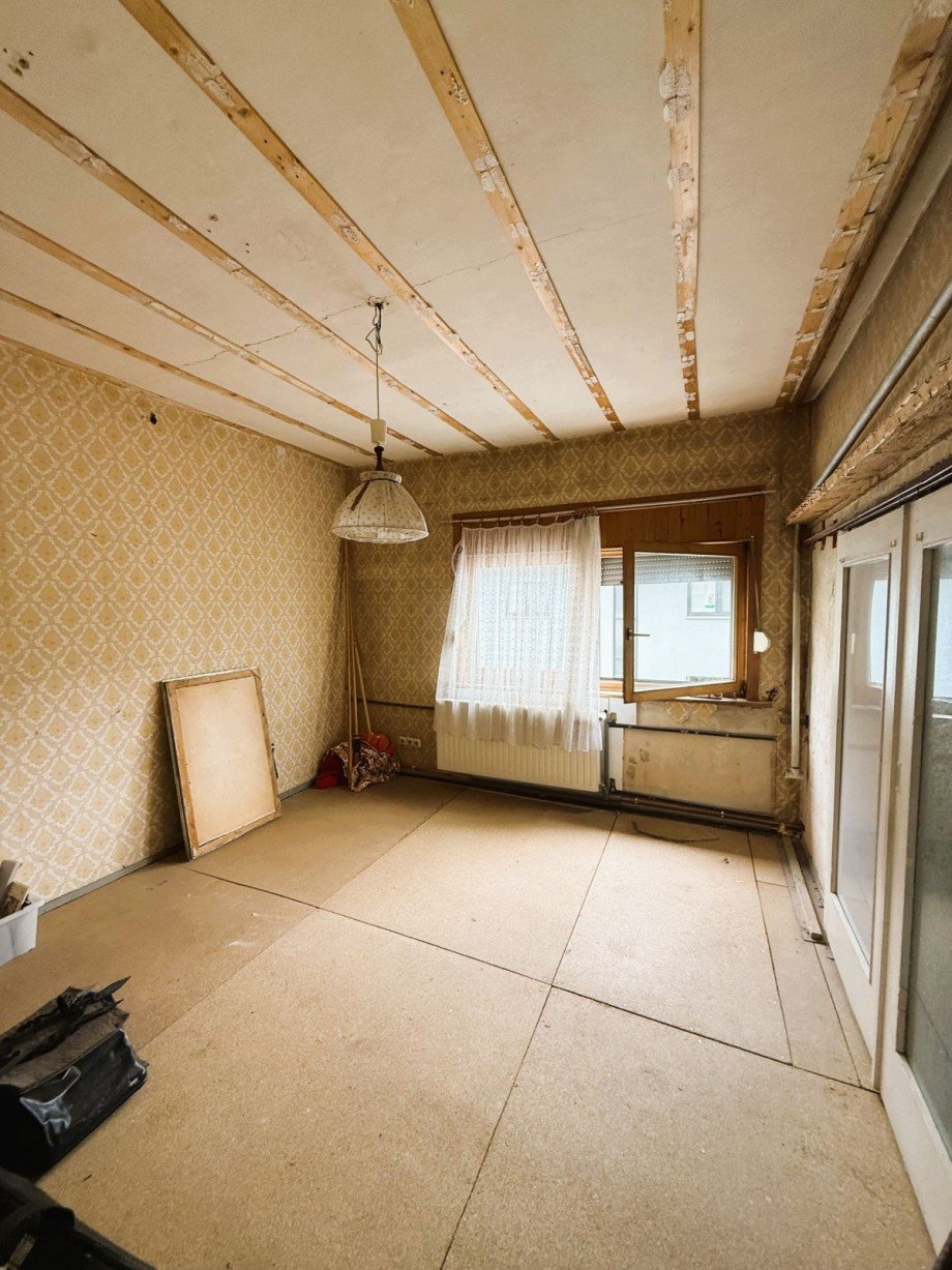 Leerer Raum mit Fenster Reihenmittelhaus Ilmenau