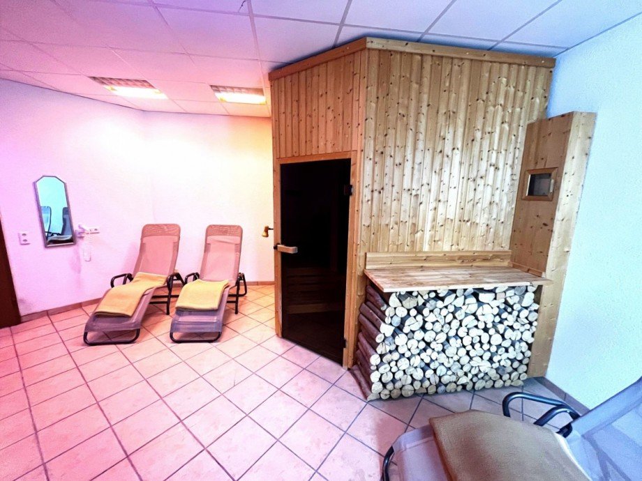 Sauna mit Liegest�hlen Gastronomie Neuhaus am Rennweg