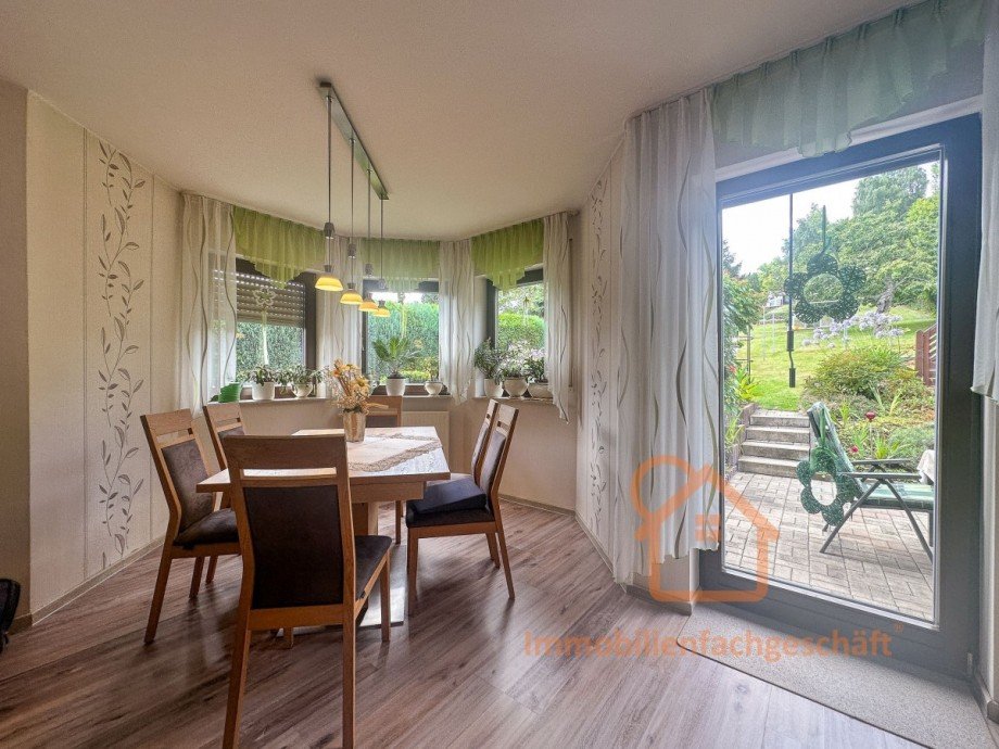 Wohnzimmer mit Essbereich Einfamilienhaus Elgersburg