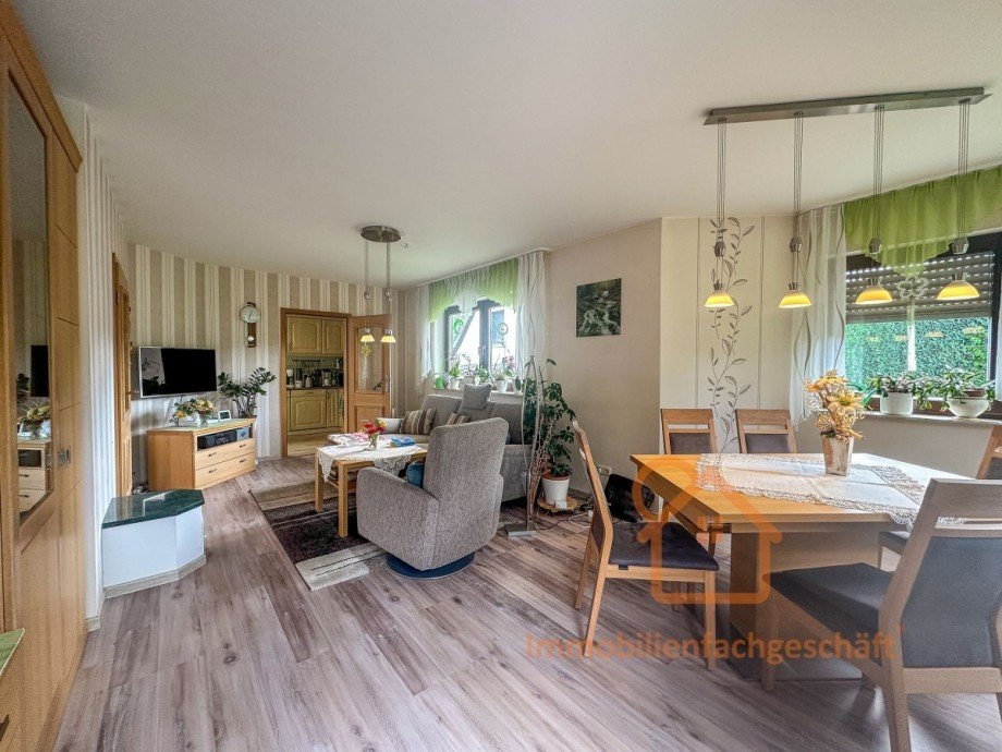 Wohnzimmer mit Essbereich Einfamilienhaus Elgersburg