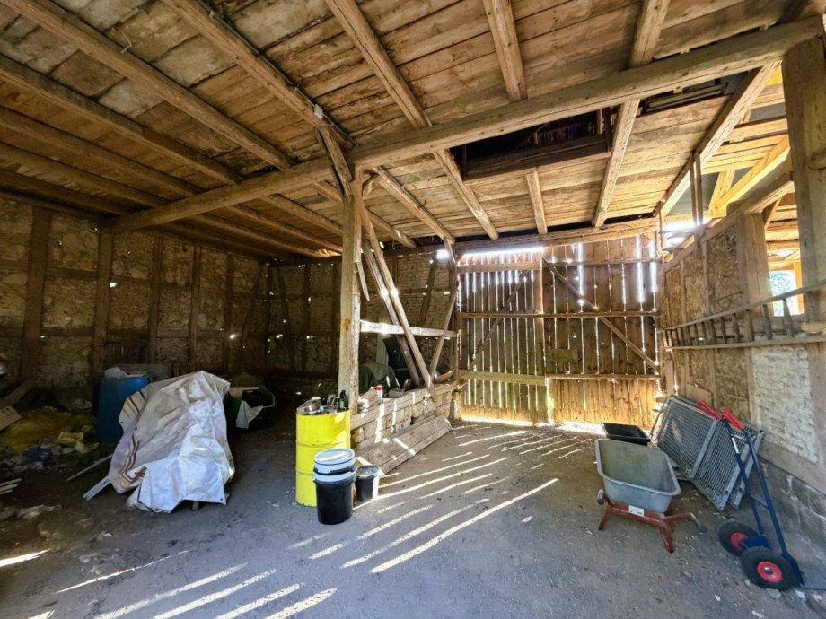 Innenansicht einer Scheune Gemischt-Grundst�ck Stadtilm