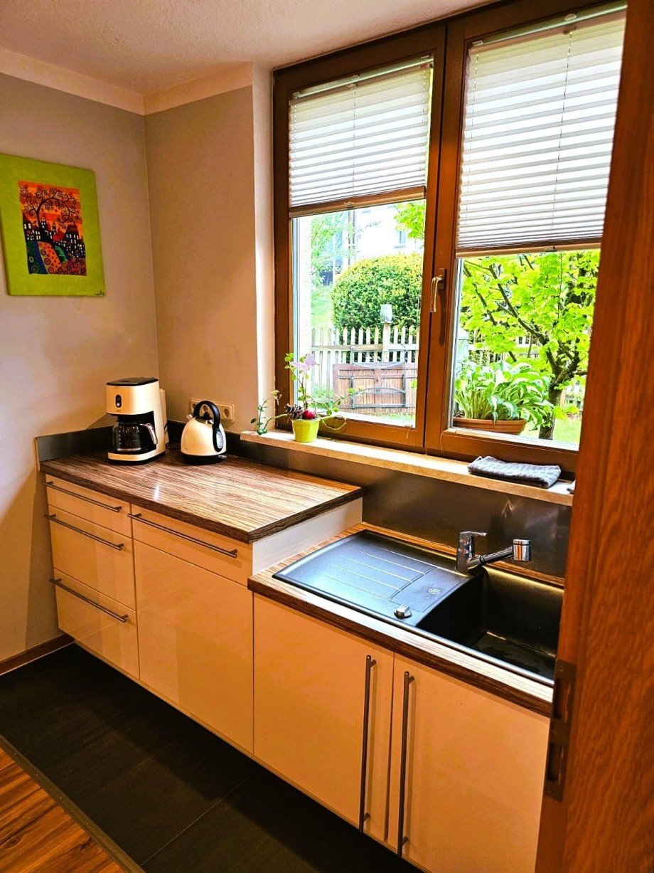 Moderne K�che mit Fenster Freizeitimmobilie Masserberg