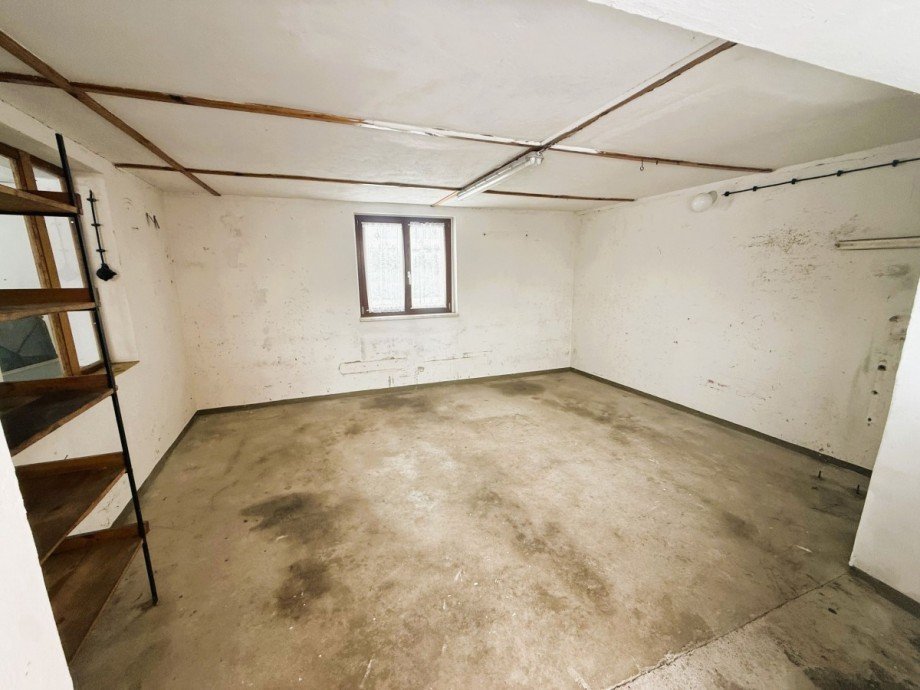 Keller Doppelhaush�lfte Viernau