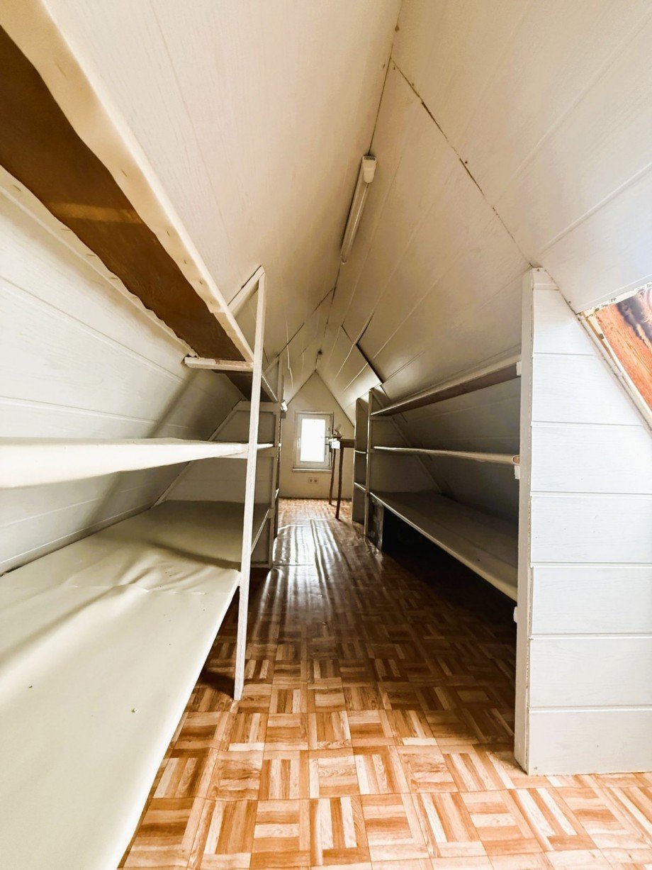 Ger�umiger Dachboden Einfamilienhaus Gro�breitenbach