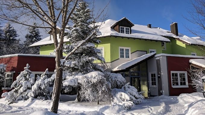 Verschneites Haus im Winter sonstige Neuhaus am Rennweg
