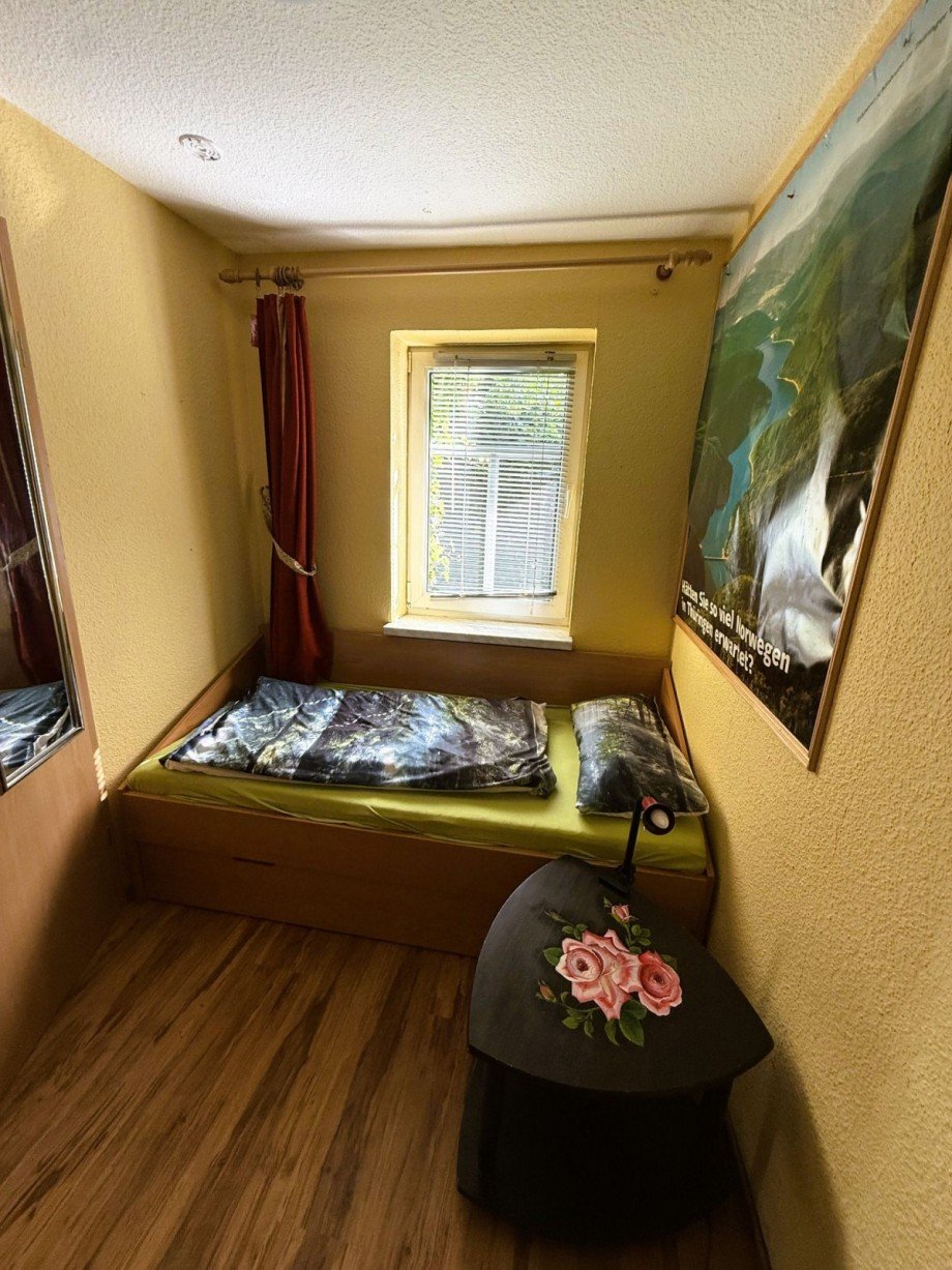Kleines Schlafzimmer Mehrfamilienhaus Neuhaus am Rennweg OT Limbach