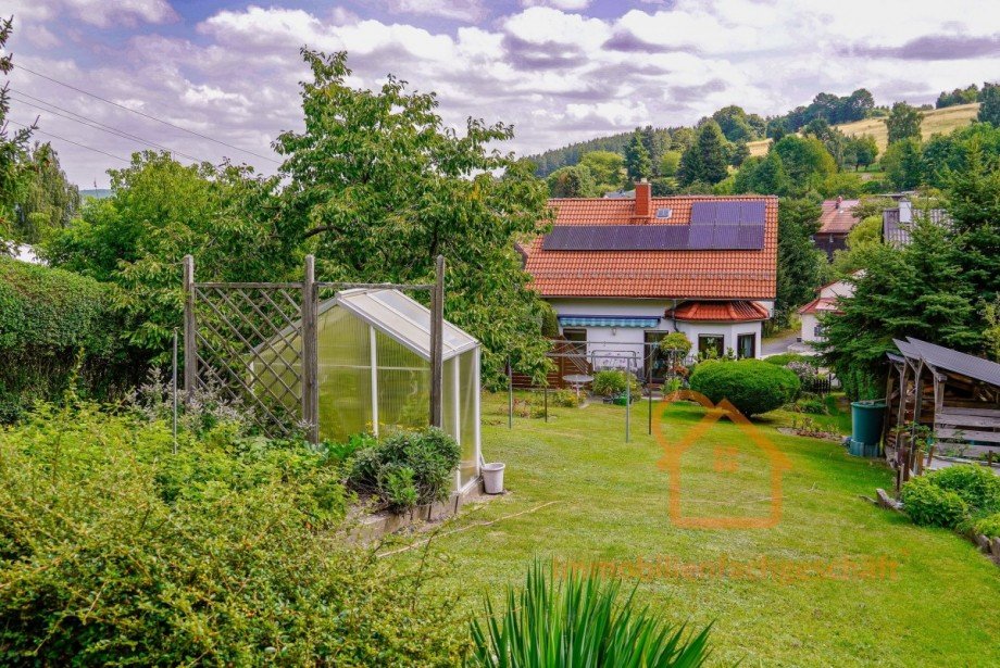 Gr�ner Garten mit Gew�chshaus Einfamilienhaus Elgersburg