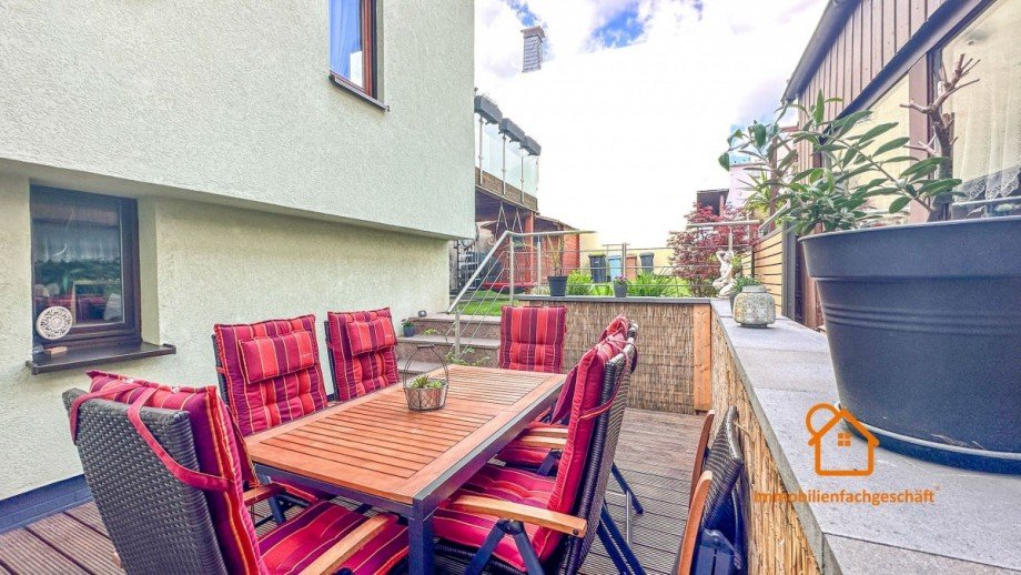 Sitzgruppe-auf-Terasse Reihenmittelhaus Ilmenau