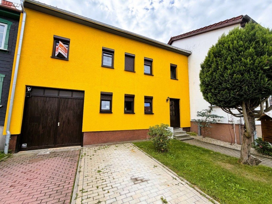 Gelbes Haus mit Garage Einfamilienhaus Ilmenau