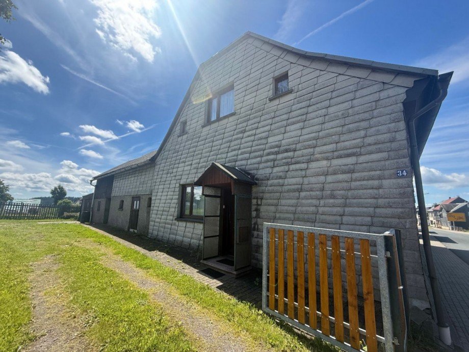 Haus mit grauer Fassade Reihenendhaus Gro�breitenbach