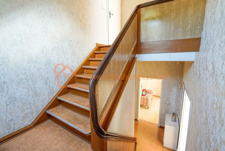 Treppenhaus mit Holzw�nden Haus Neuhaus
