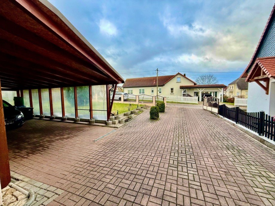 Einfahrt mit Carport Einfamilienhaus Ilmenau