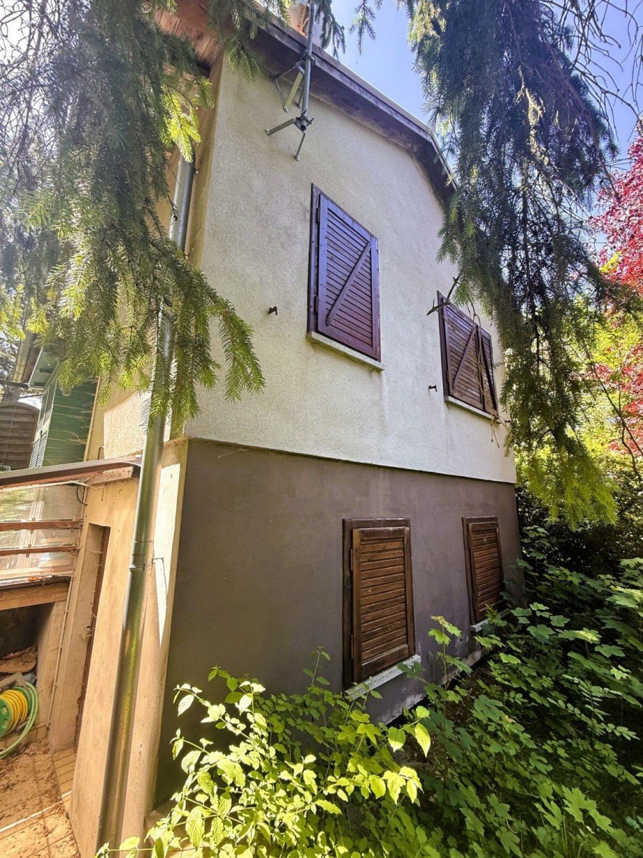 Zweist�ckiges Haus im Gr�nen Bungalow Plaue