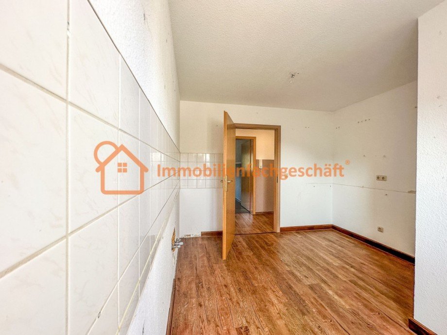 K�che mit Blick zum Flur Dachgeschosswohnung Ilmenau