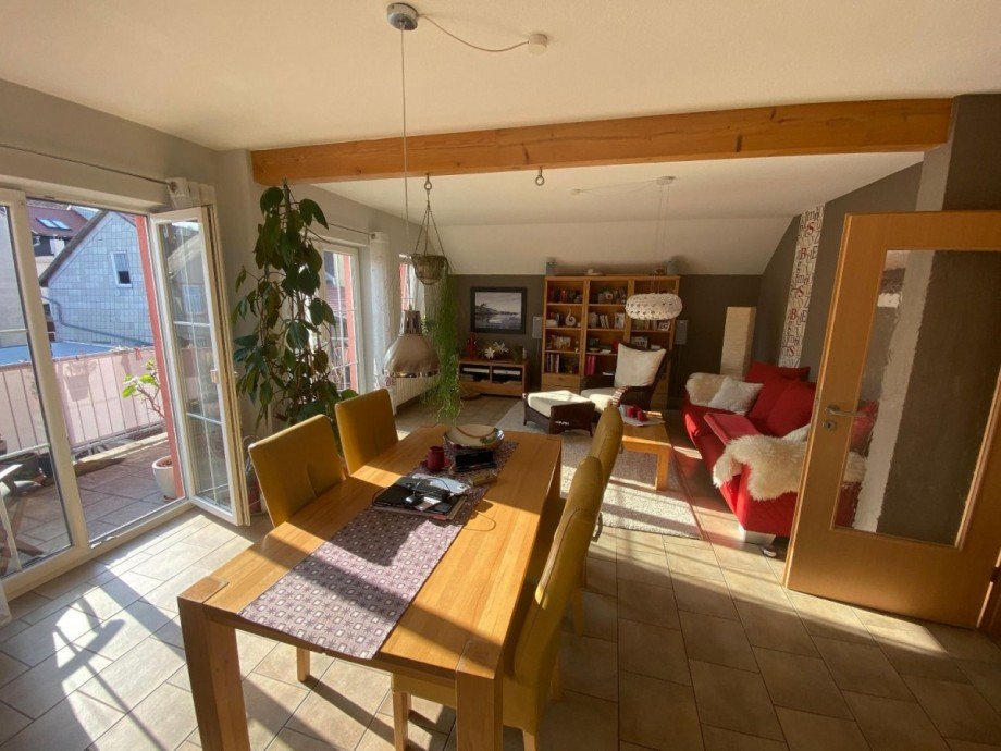 Wohzimmer+angrenzender Balkon Dachgeschosswohnung Ilmenau