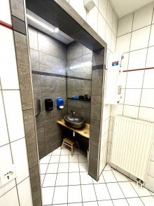 Kleines Waschbecken im Bad Die perfekte Pflegeimmobilie- barrierefreies Traumobjekt direkt am Rennsteig zu verkaufen!