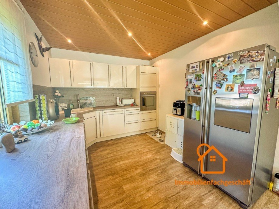 Moderne K�che mit Ger�ten Einfamilienhaus Neuhaus am Rennweg