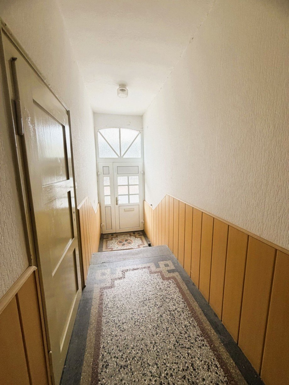 Treppenhaus mit Fliesenboden Mehrfamilienhaus Ilmenau