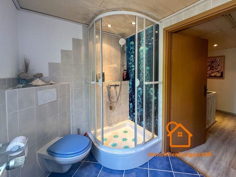 Modernes G�ste-WC Einfamilienhaus Neuhaus am Rennweg