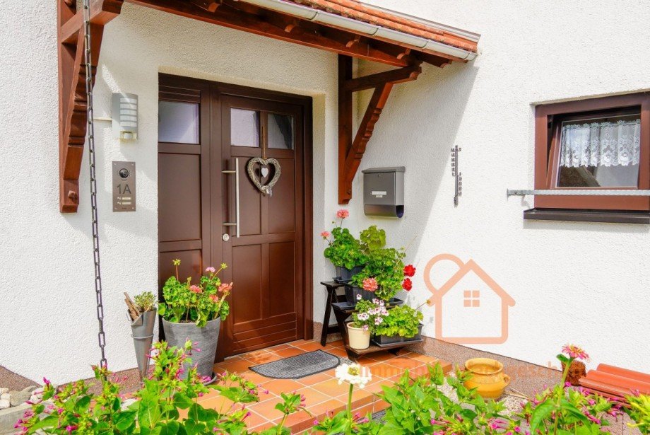 Hauseingang mit Blumen Einfamilienhaus Elgersburg