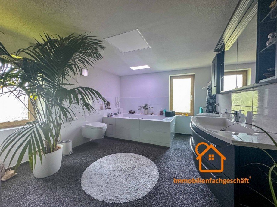 Modernes Badezimmer Einfamilienhaus Neuhaus am Rennweg