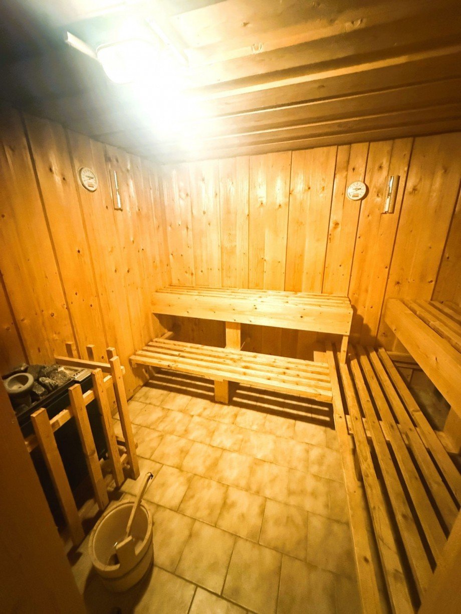 Holzsauna mit B�nken Freizeitimmobilie Masserberg