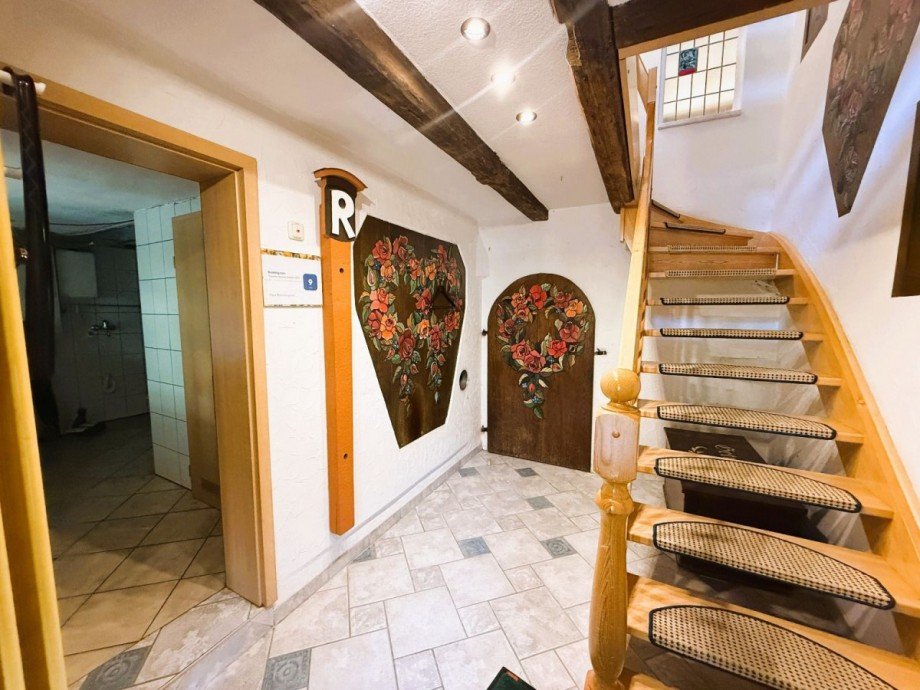 Treppe und Flur mit Kunst Mehrfamilienhaus Neuhaus am Rennweg OT Limbach
