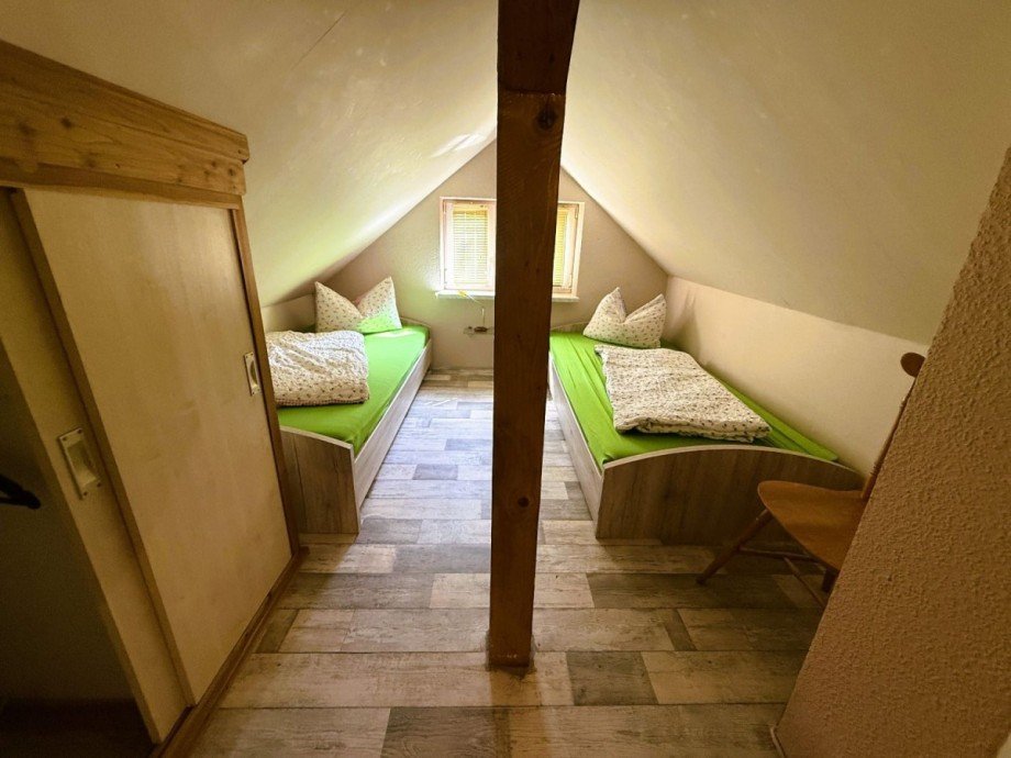 Gem�tliches Dachzimmer Mehrfamilienhaus Neuhaus am Rennweg OT Limbach