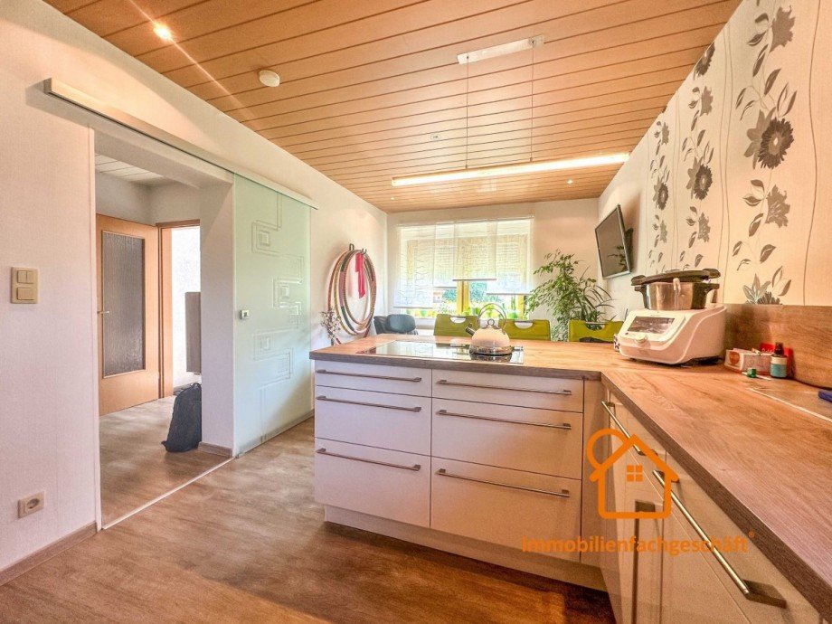 Moderne K�che mit Ger�ten Einfamilienhaus Neuhaus am Rennweg