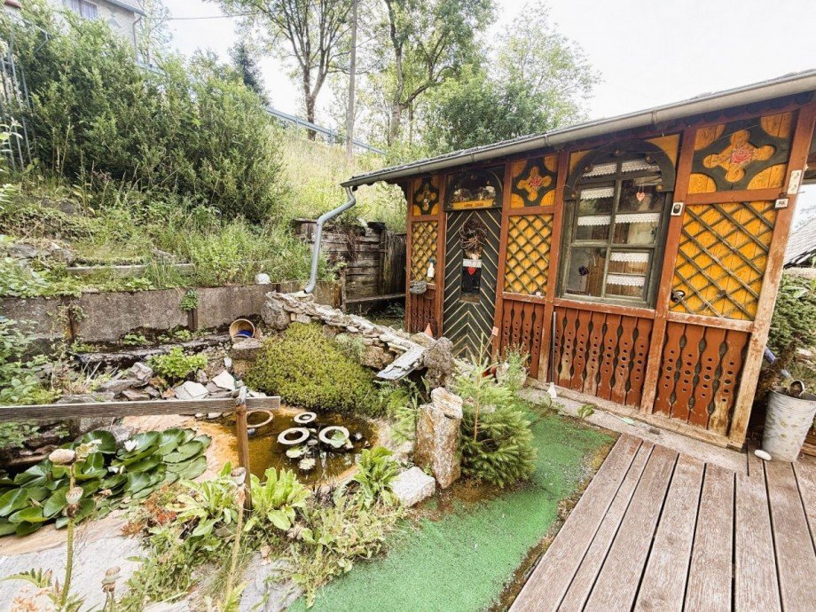 Garten mit Holzhaus Mehrfamilienhaus Neuhaus am Rennweg OT Limbach
