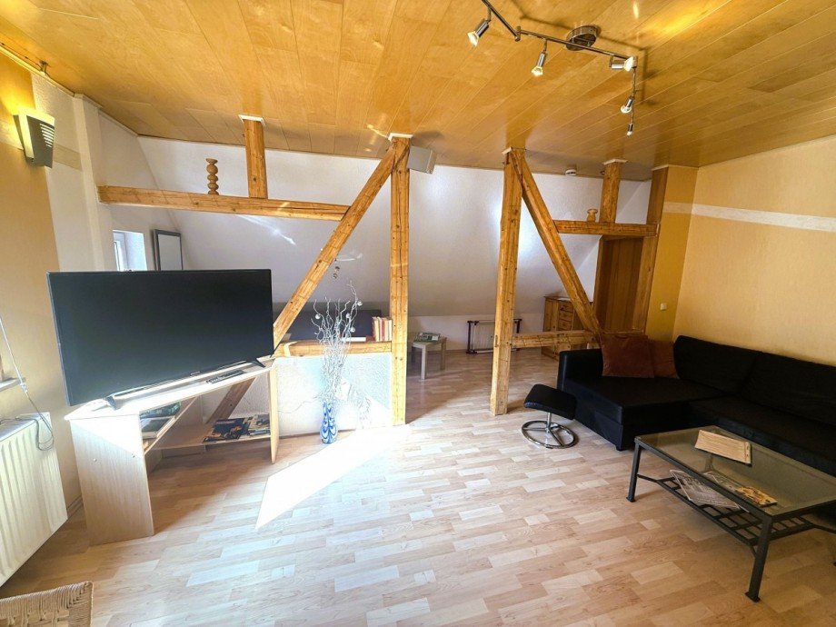 Helles Wohnzimmer mit TV Freizeitimmobilie Masserberg