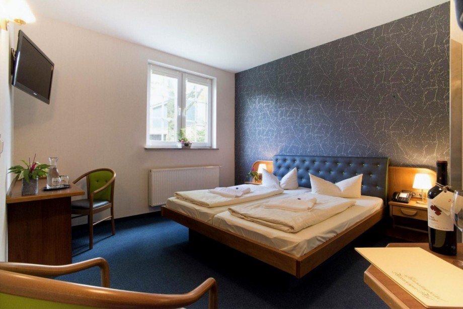Gem�tliches Hotelzimmer Freizeitimmobilie Neuhaus am Rennweg