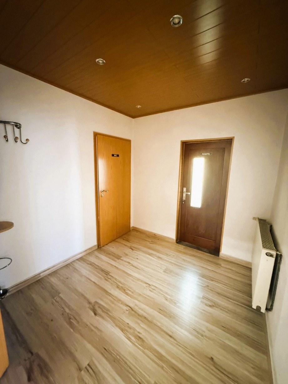 Eingangsbereich mit T�ren B�rohaus Ilmenau