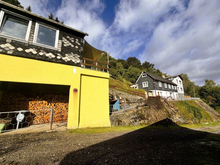 Haus mit gelber Fassade Mehrfamilienhaus Katzh�tte