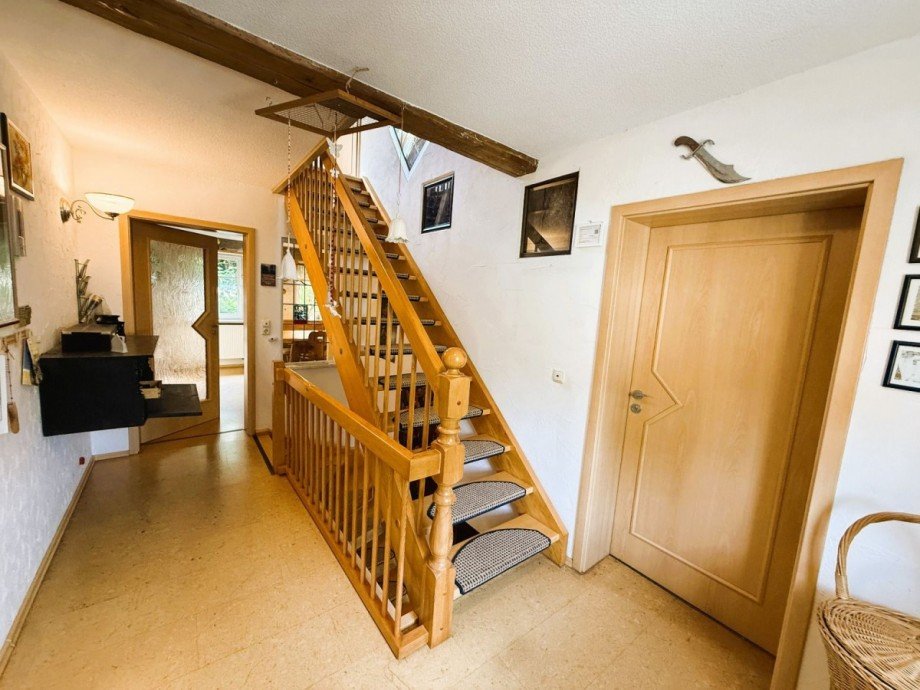 Holztreppe im Flur Mehrfamilienhaus Neuhaus am Rennweg OT Limbach
