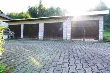 Garage mit vier Toren gem�tliches Einfamilienhaus in idyllischer Lage mit gro�em Garten & Garagen zu verkaufen