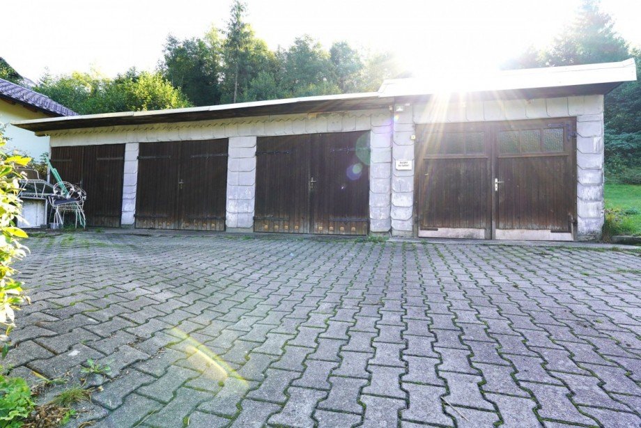 Garage mit vier Toren Reihenendhaus Goldisthal