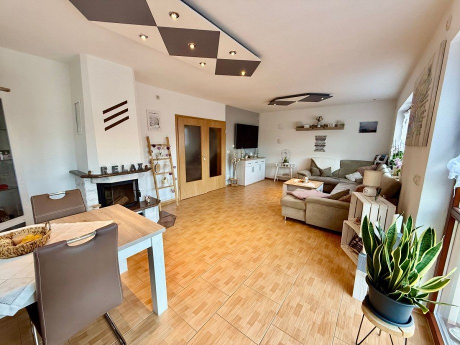 Wohnzimmer EG mit Kamin Einfamilienhaus Ilmenau