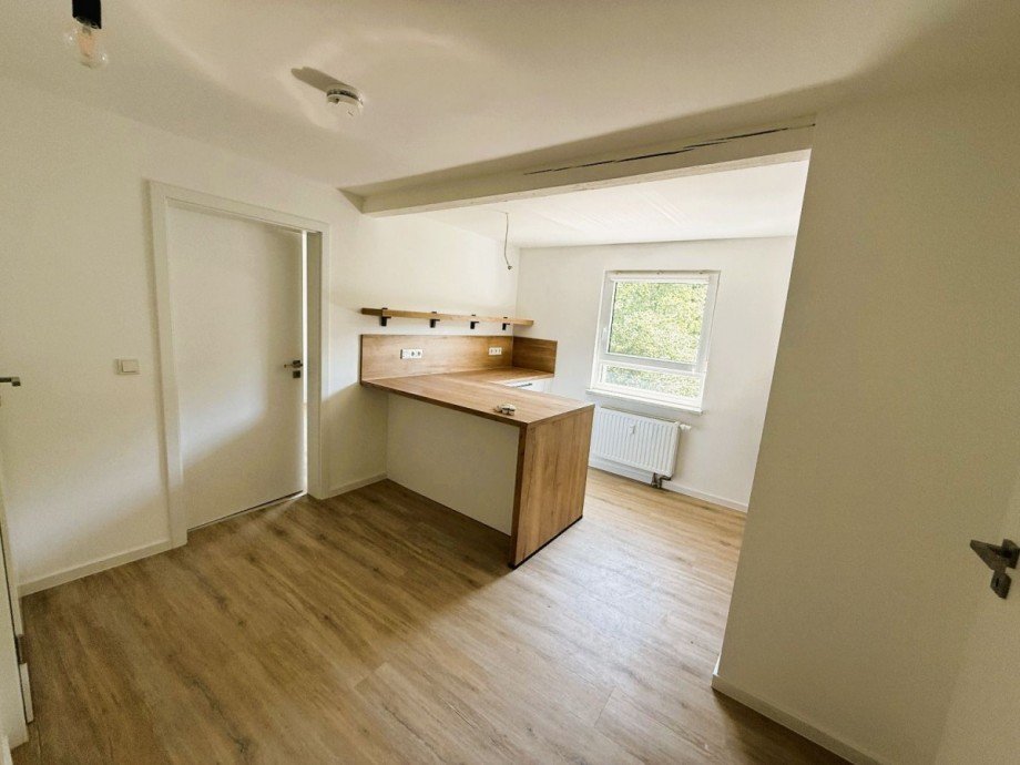 Helle K�che mit Holzdekor Etagenwohnung Zella-Mehlis