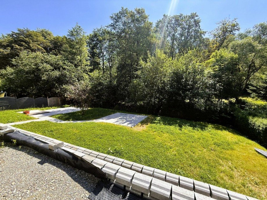 Garten mit Baumreihe Etagenwohnung Zella-Mehlis