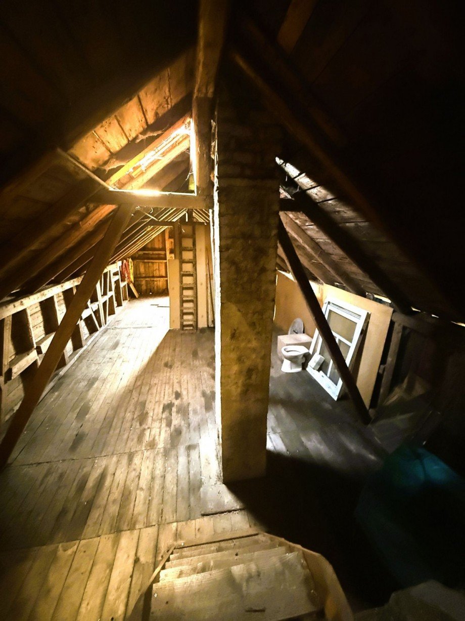 Dachboden mit Holzbalken Reihenendhaus Gro�breitenbach