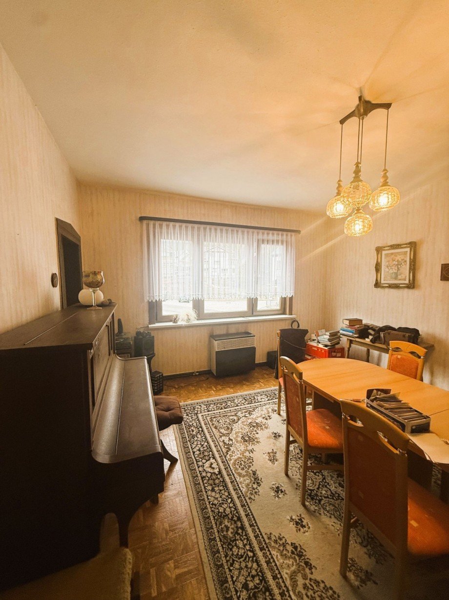 Wohnzimmer mit Klavier Mehrfamilienhaus Gro�breitenbach