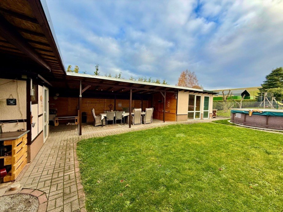 �berdachte Terrasse im Garten Einfamilienhaus Ilmenau