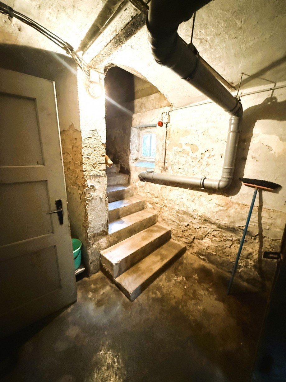 Keller mit Treppenaufgang Mehrfamilienhaus Ilmenau